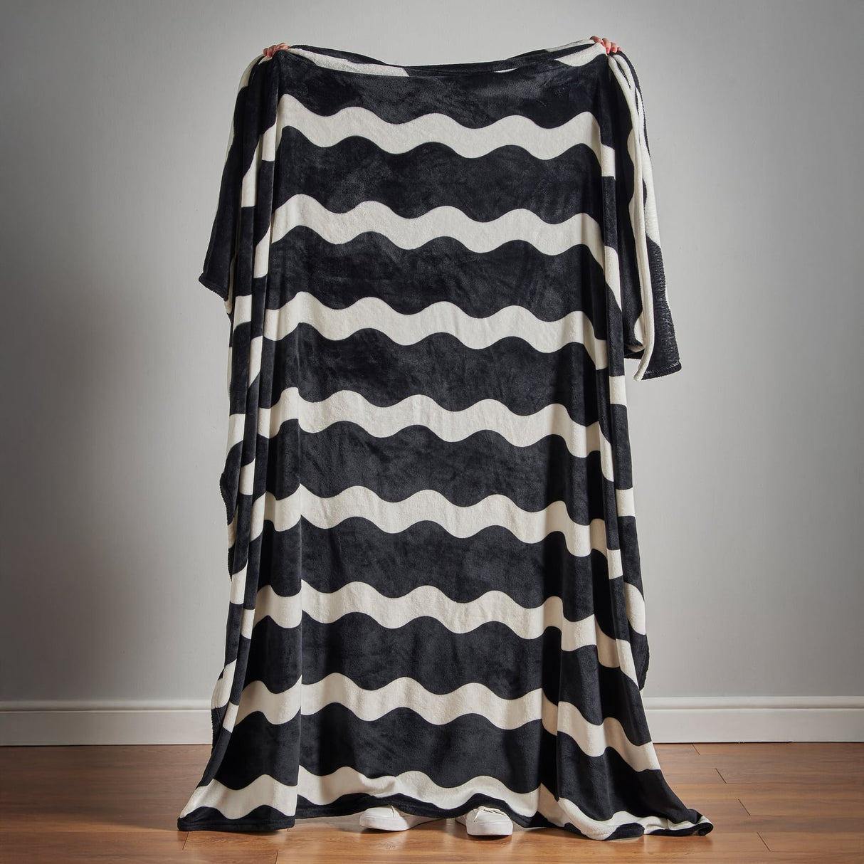 Sassy B Waves Cosy Soft Throw Blanket - Waves Throw