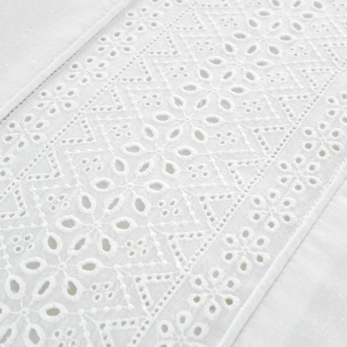 Catherine Lansfield Broderie Anglaise Duvet Cover Set - White - Broderie Anglaise White
