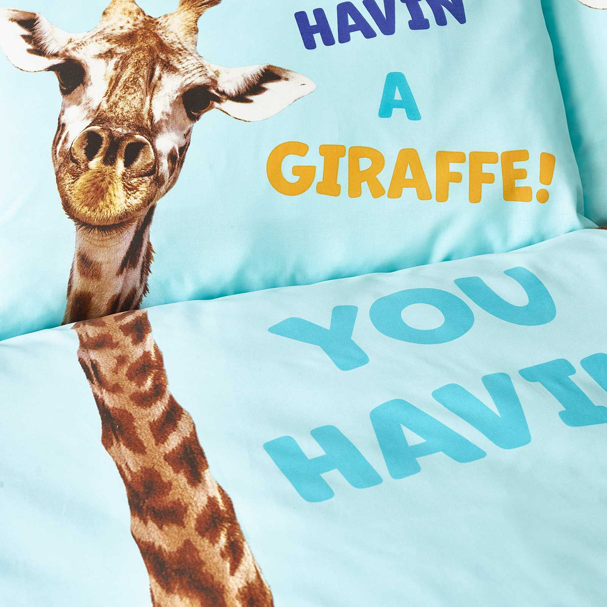 Havin a Giraffe Duvet Cover Set by Catherine Lansfield