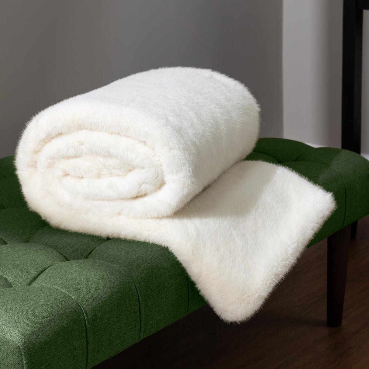 Stanza Faux Fur Throw Blanket 130cm x 180cm by Paoletti