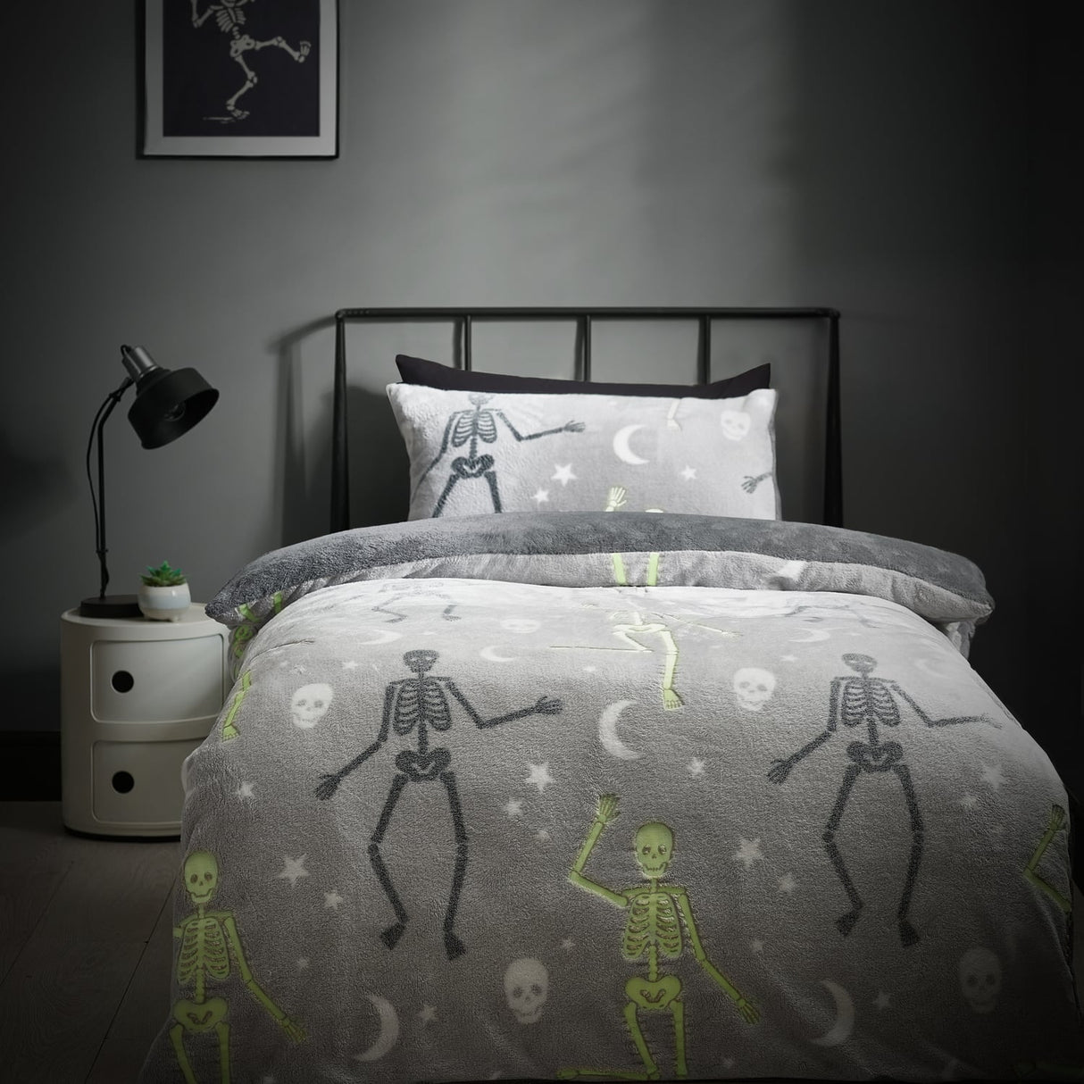 Catherine Lansfield Halloween Skeleton Fleece Duvet Cover Set - Grey - Halloween Skeleton Fleece Duvet Cover Set