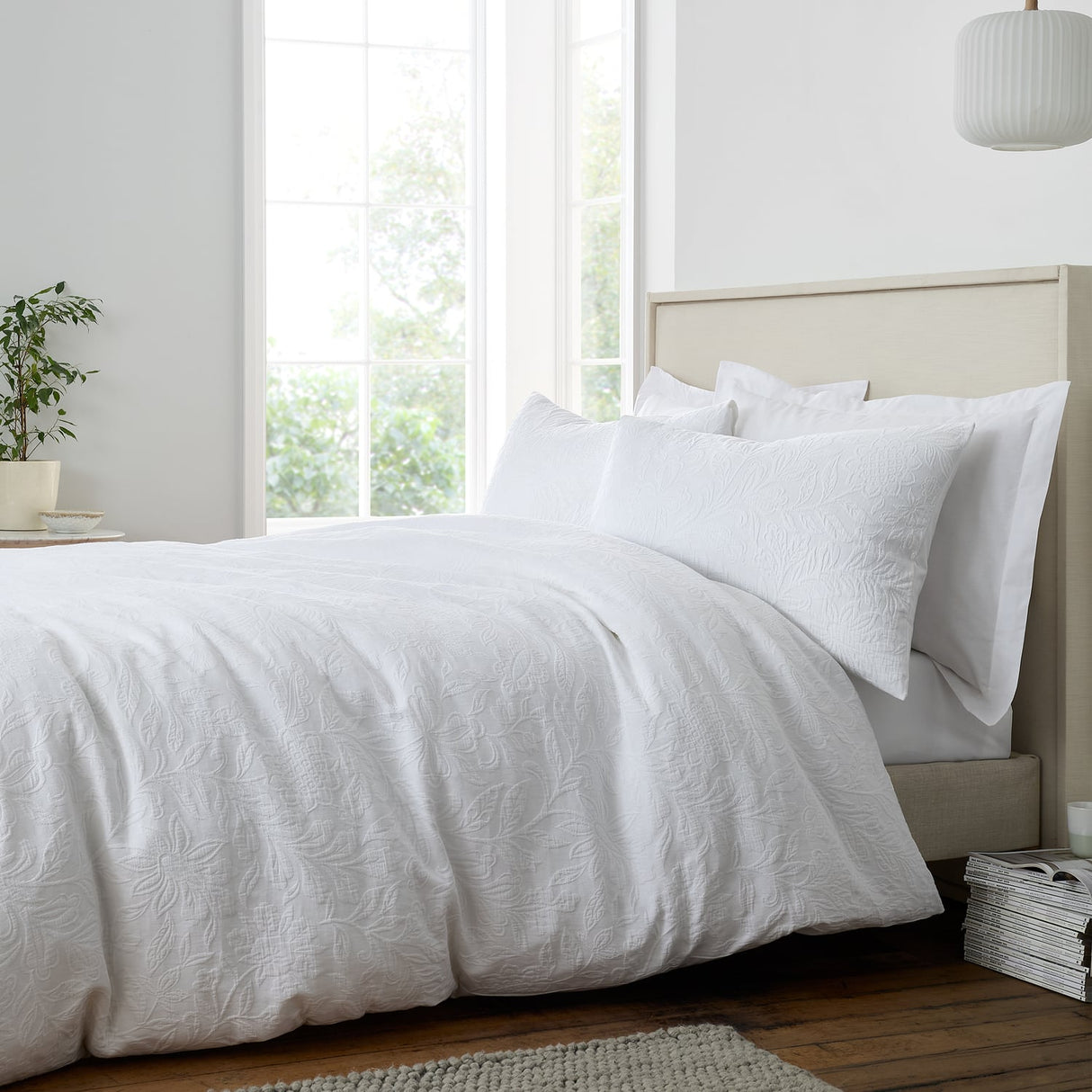 Bianca Fine Linens Embroidery Floral Duvet Cover Set - White