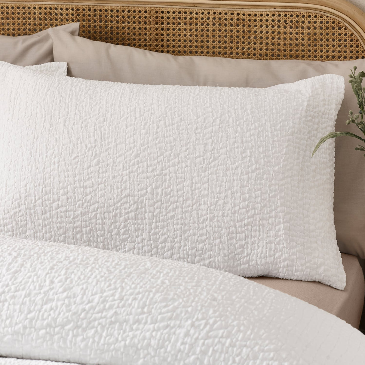 Catherine Lansfield Crinkle Seersucker Duvet Cover Set - Crinkle Texture White Duvet Set
