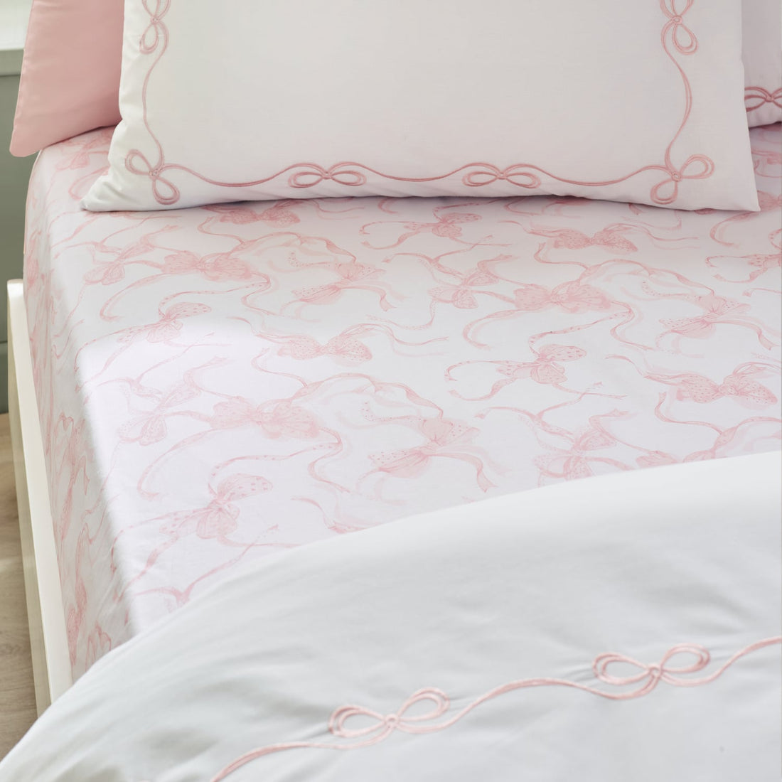 Catherine Lansfield Bow 30cm Deep Fitted Sheet - White / Pink