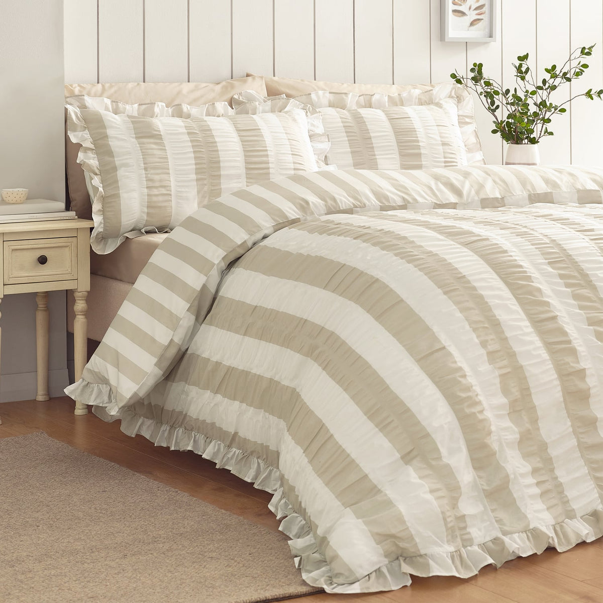 Catherine Lansfield Seersucker Frill Stripe Duvet Cover Set - Seersucker Frill Stripe Green Duvet Set