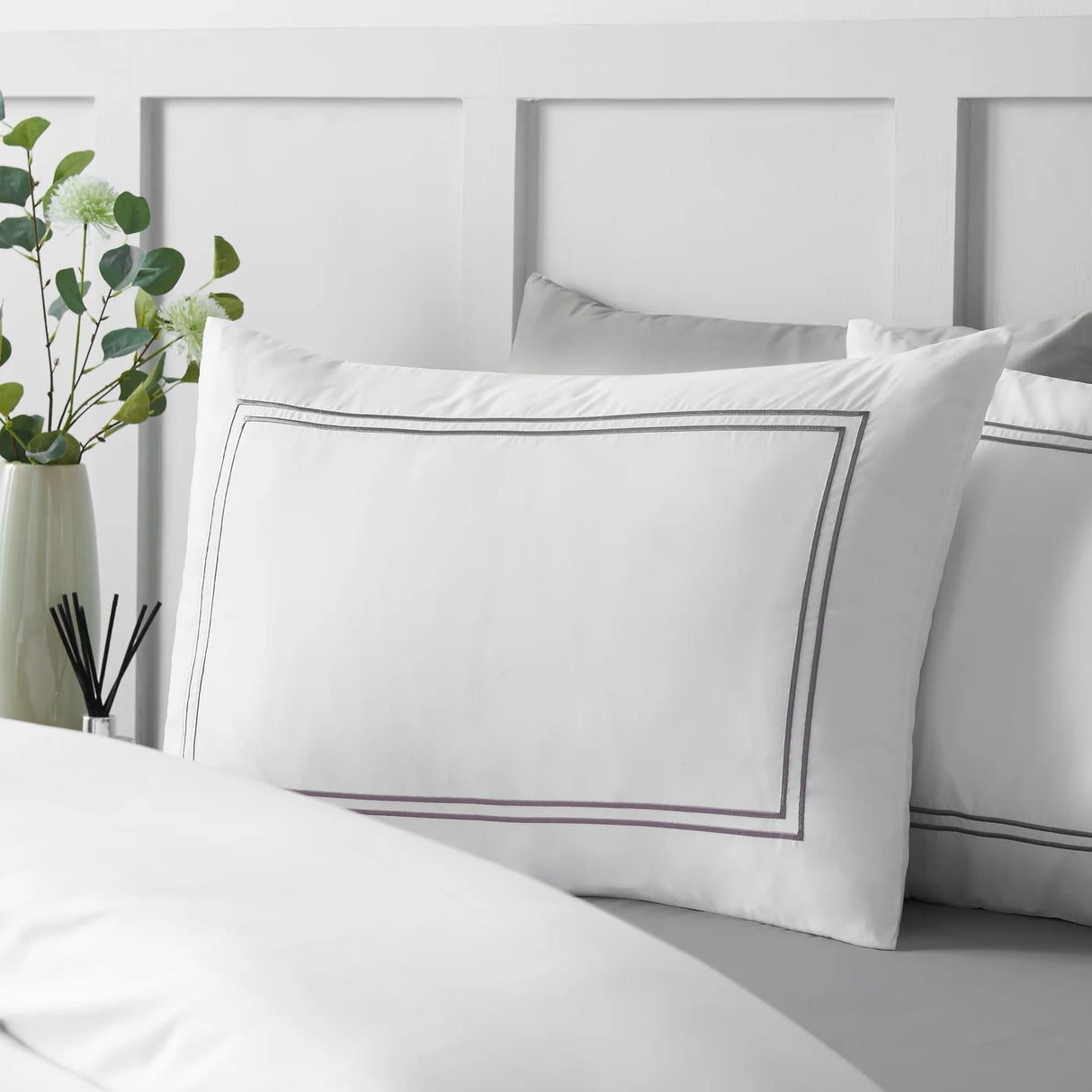 Catherine Lansfield So Soft Mono Satin Stitch Duvet Cover Set 2