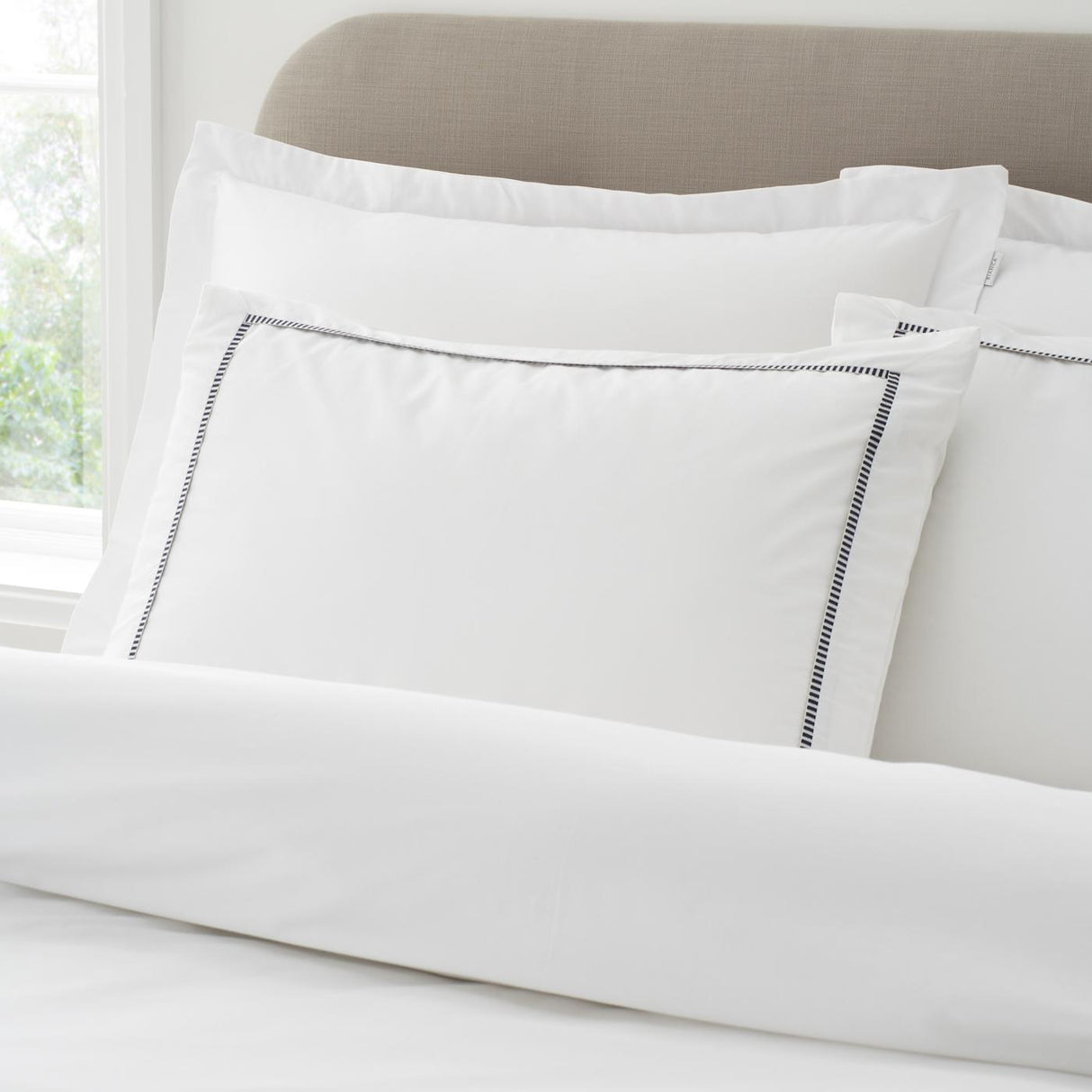 Bianca Contrast Trim 200 Thread Count Cotton Duvet Cover Set - White / Black image 2