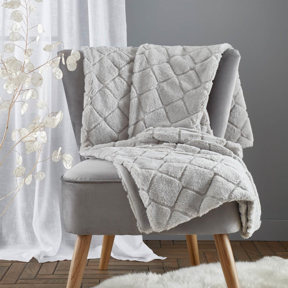 Cosy Diamond Throw Blanket 130cm x 170cm by Catherine Lansfield