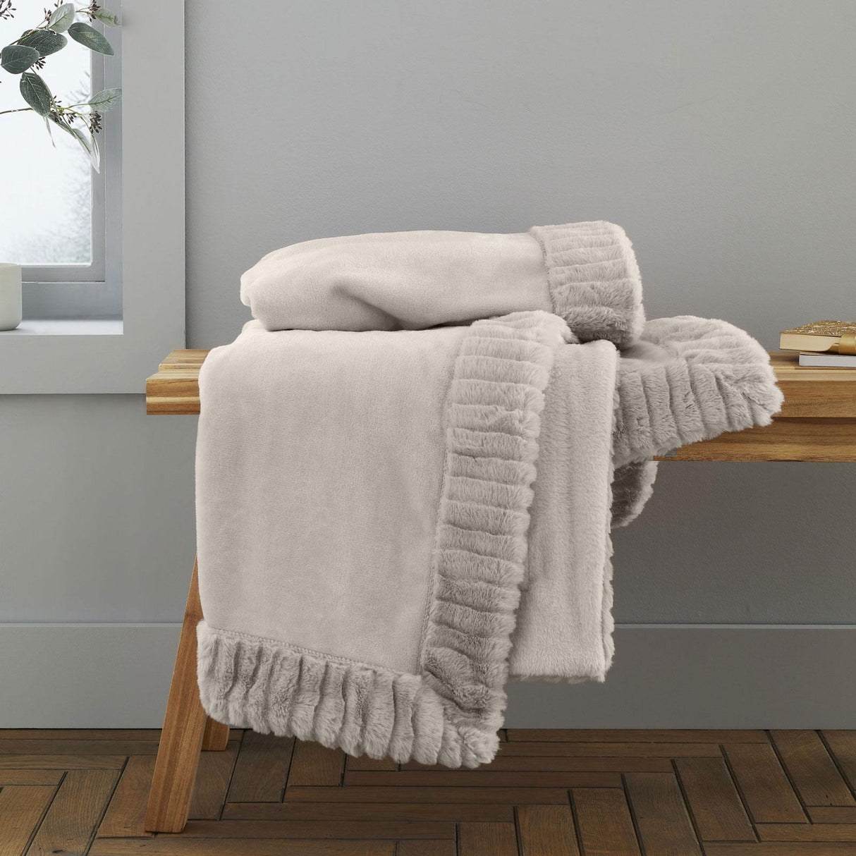 Velvet and Faux Fur Throw Blanket 150cm x 200cm by Catherine Lansfield