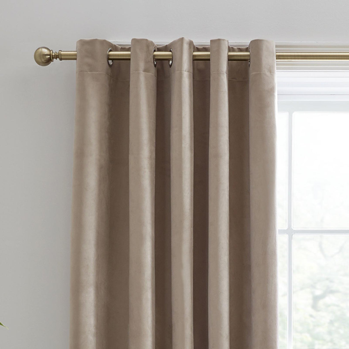 Laurence Llewelyn-Bowen Montrose Velvet Blackout Ready Made Eyelet Curtains 21