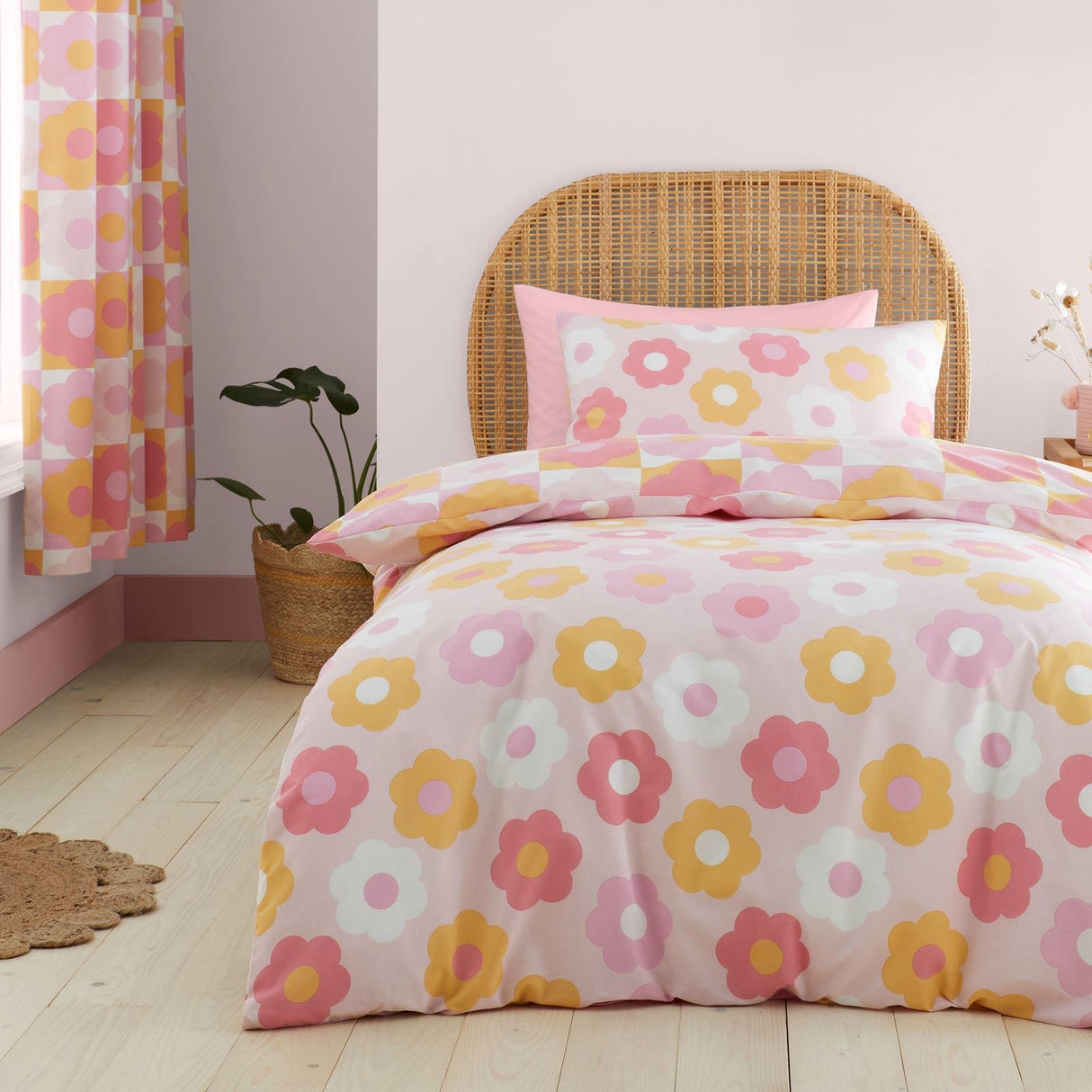 Retro Daisy Duvet Cover Set by Catherine Lansfield
