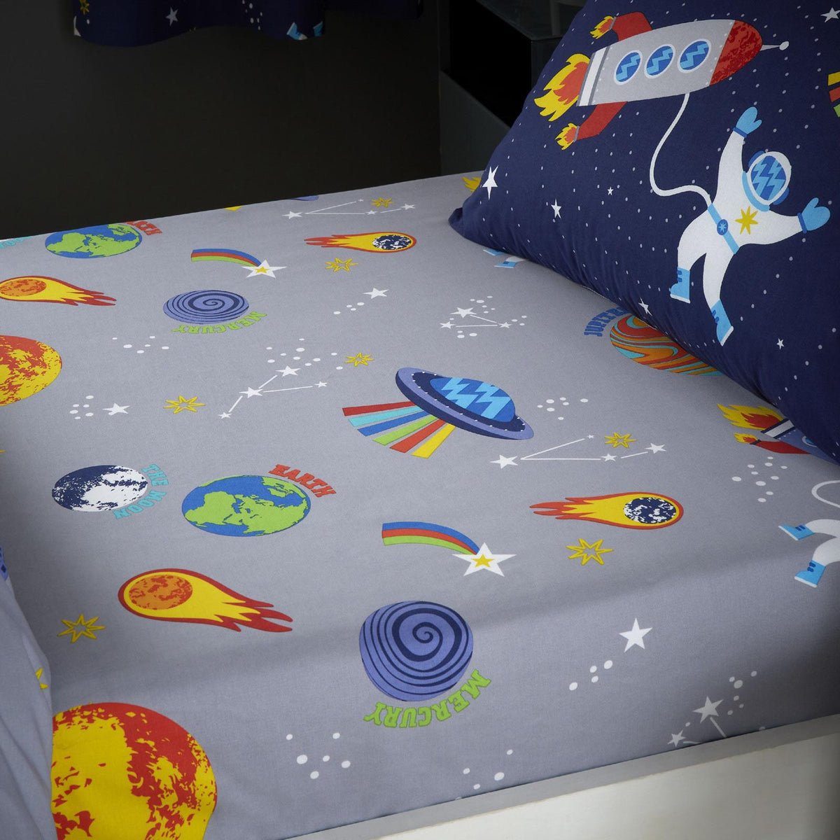 Kids Space Fitted Sheet – Planets Rockets, Grey (UK) – Ideal