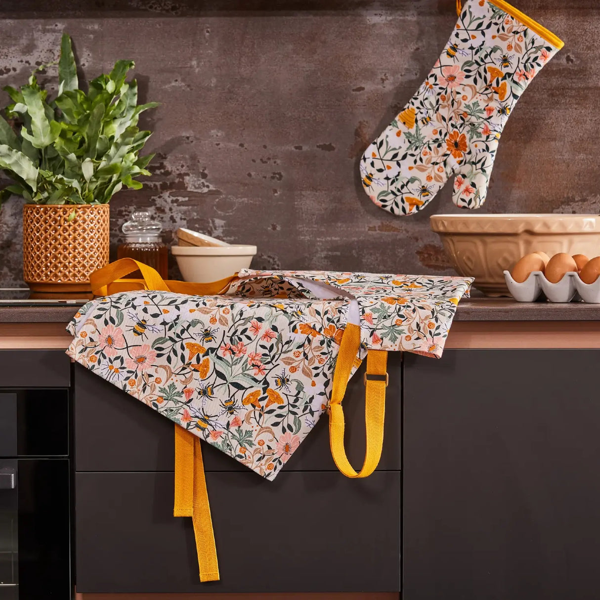 Bee Bloom Kitchen Collection by Ulster Weavers