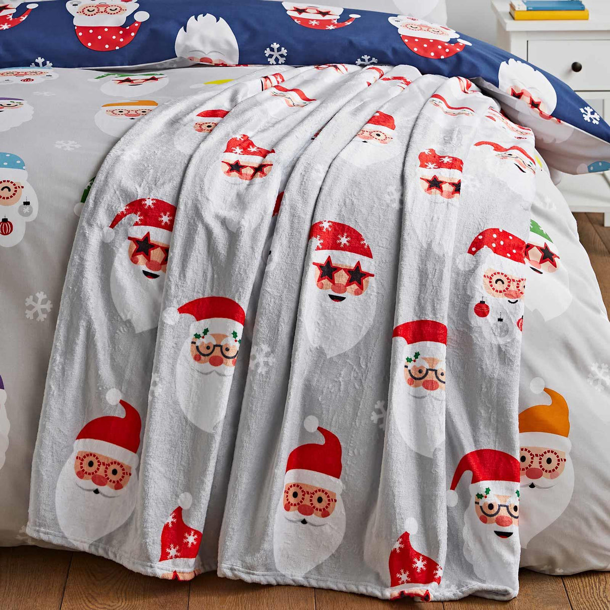 Catherine Lansfield Santa Spec-Tacular Cosy Christmas Throw