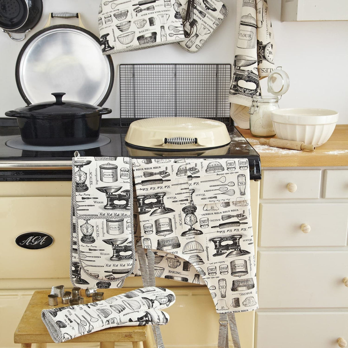 Ulster Weavers Baking 100% Cotton Tea Towel Beige - Baking Cotton Tea Towel In Beige 2