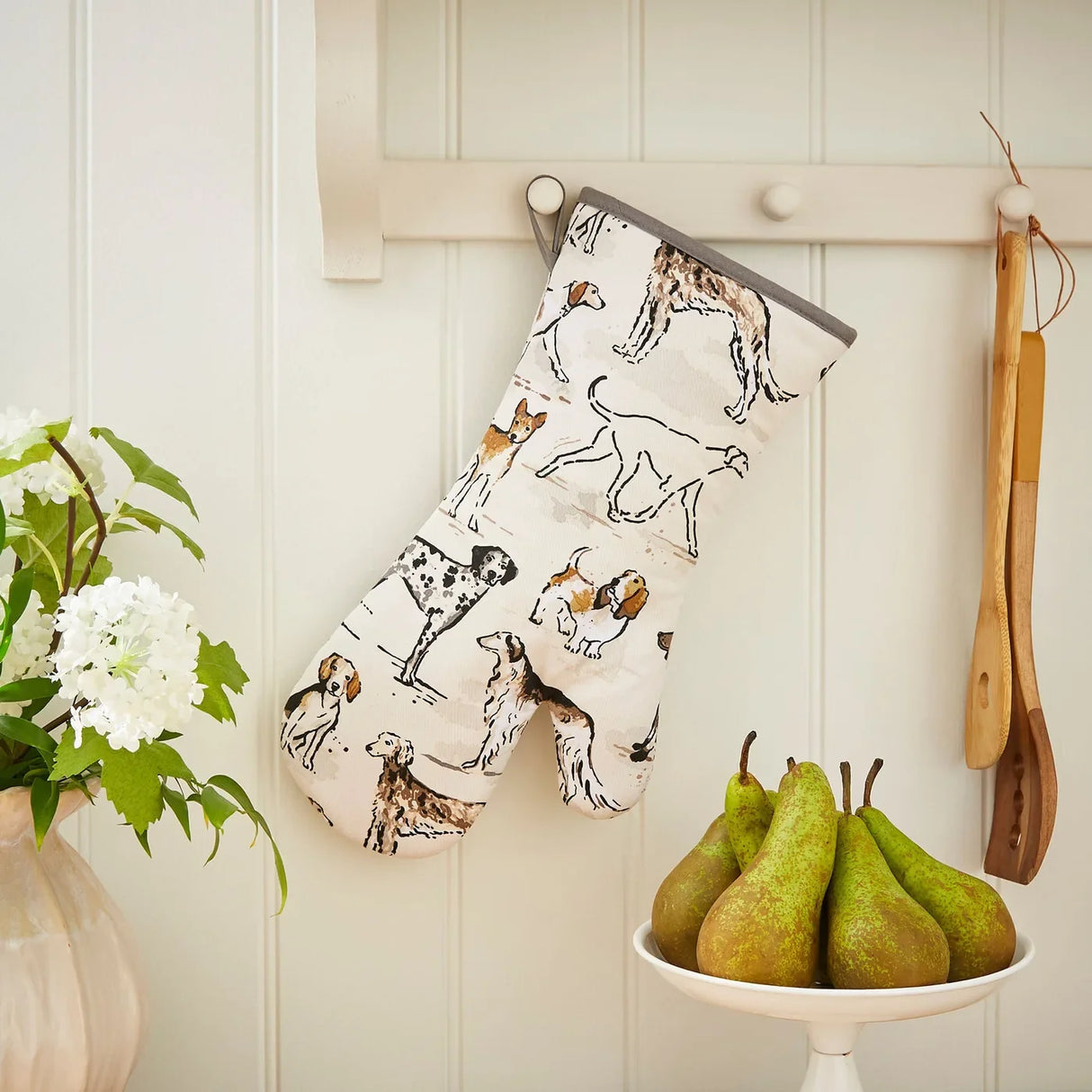 Country Dogs Gauntlet Oven Glove in Brown