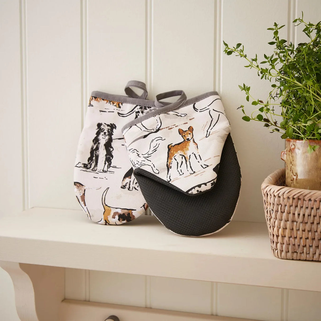 Country Dogs Microwave Mitts Pair in Brown