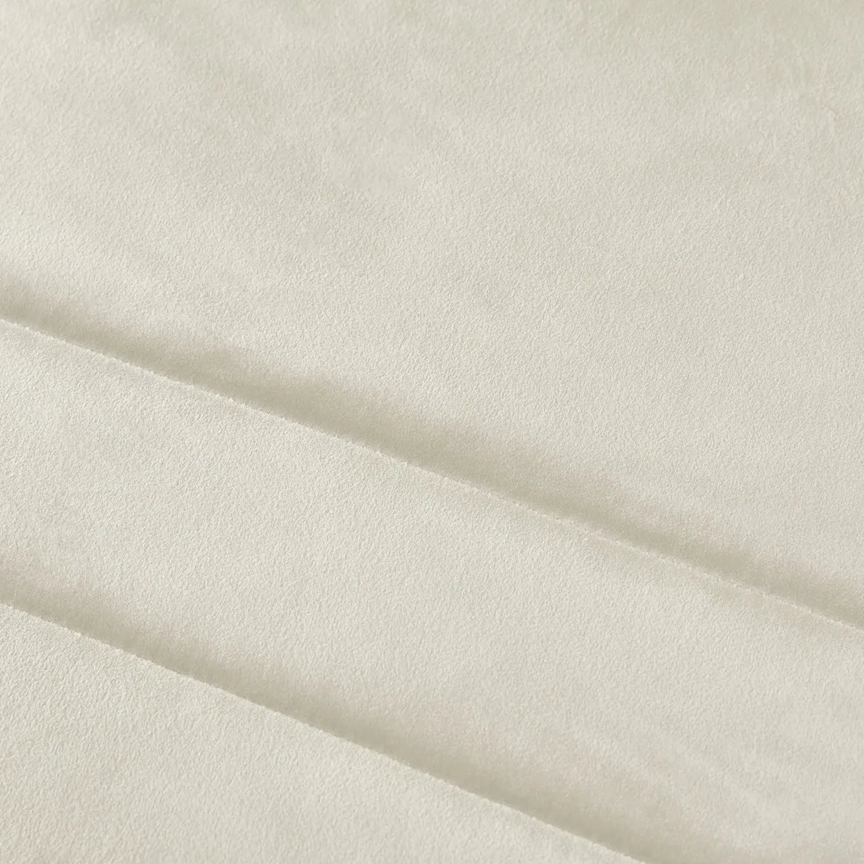 Chic Bedspread in Ivory 150 x 220cm