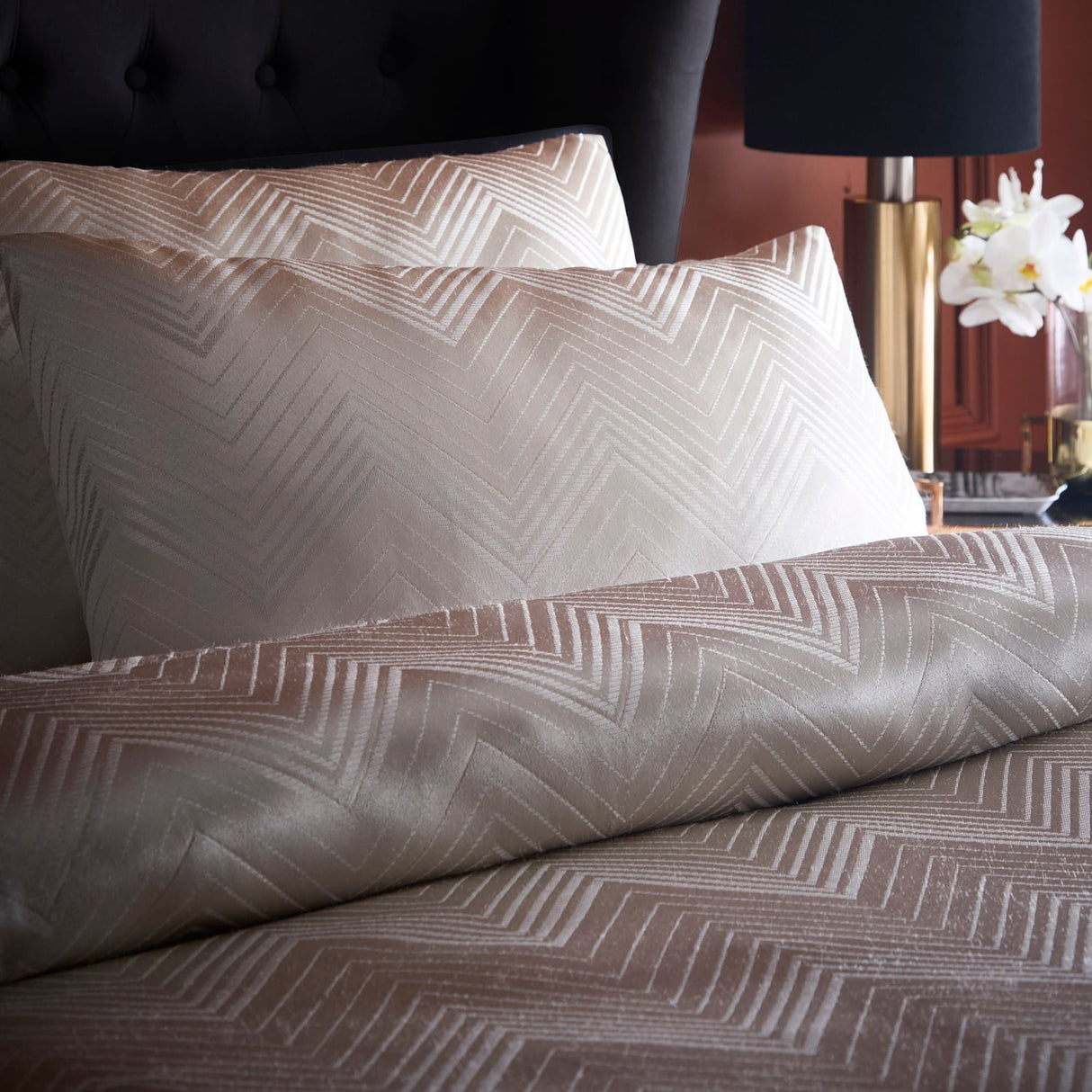 Laurence Llewelyn-Bowen Cocktail Microfibre Duvet Cover Set - Ivory - Cocktail Duvet Cover Set In Ivory 2