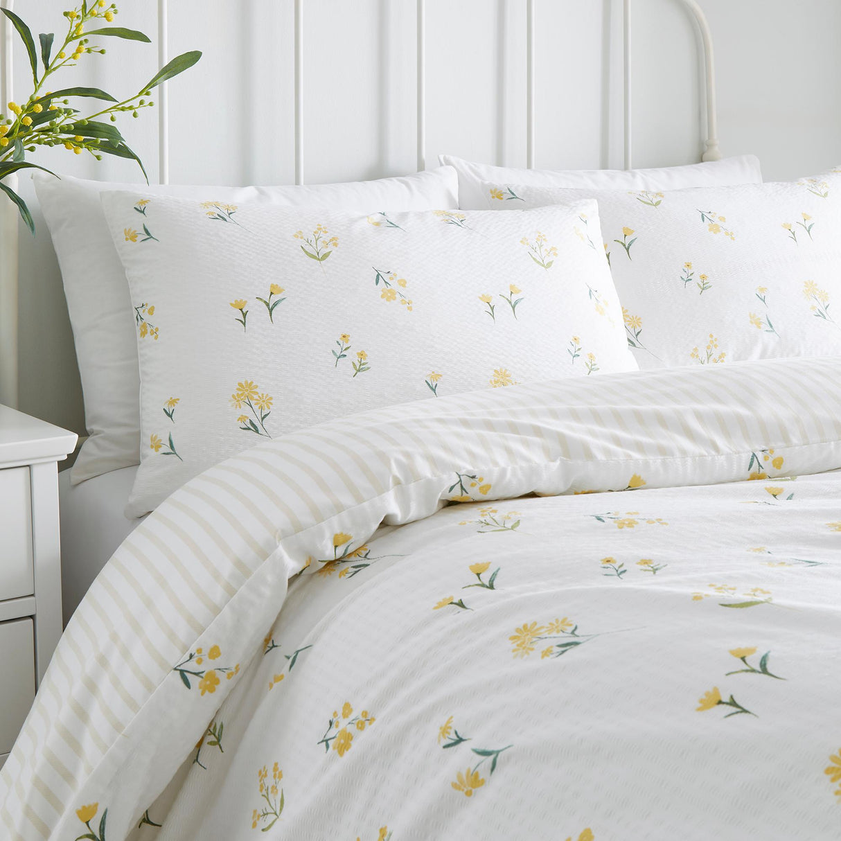 Dreams & Drapes Ditsy Floral Yellow Seersucker Duvet Cover Set 2