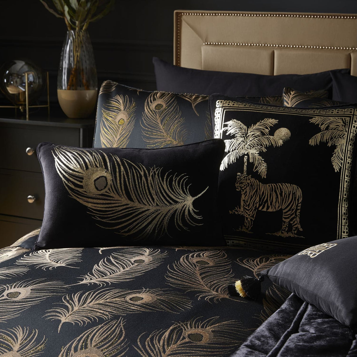Laurence Llewelyn-Bowen Dandy Jacquard Polycotton Duvet Cover Set - Black - Dandy Duvet Cover Set In Black Gold 3