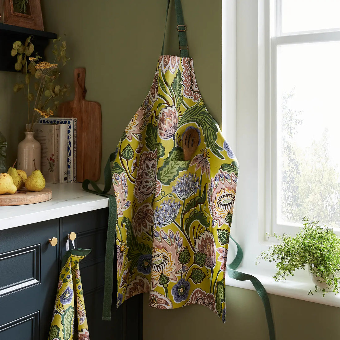 Ulster Weavers Emmeline Floral Cotton Apron