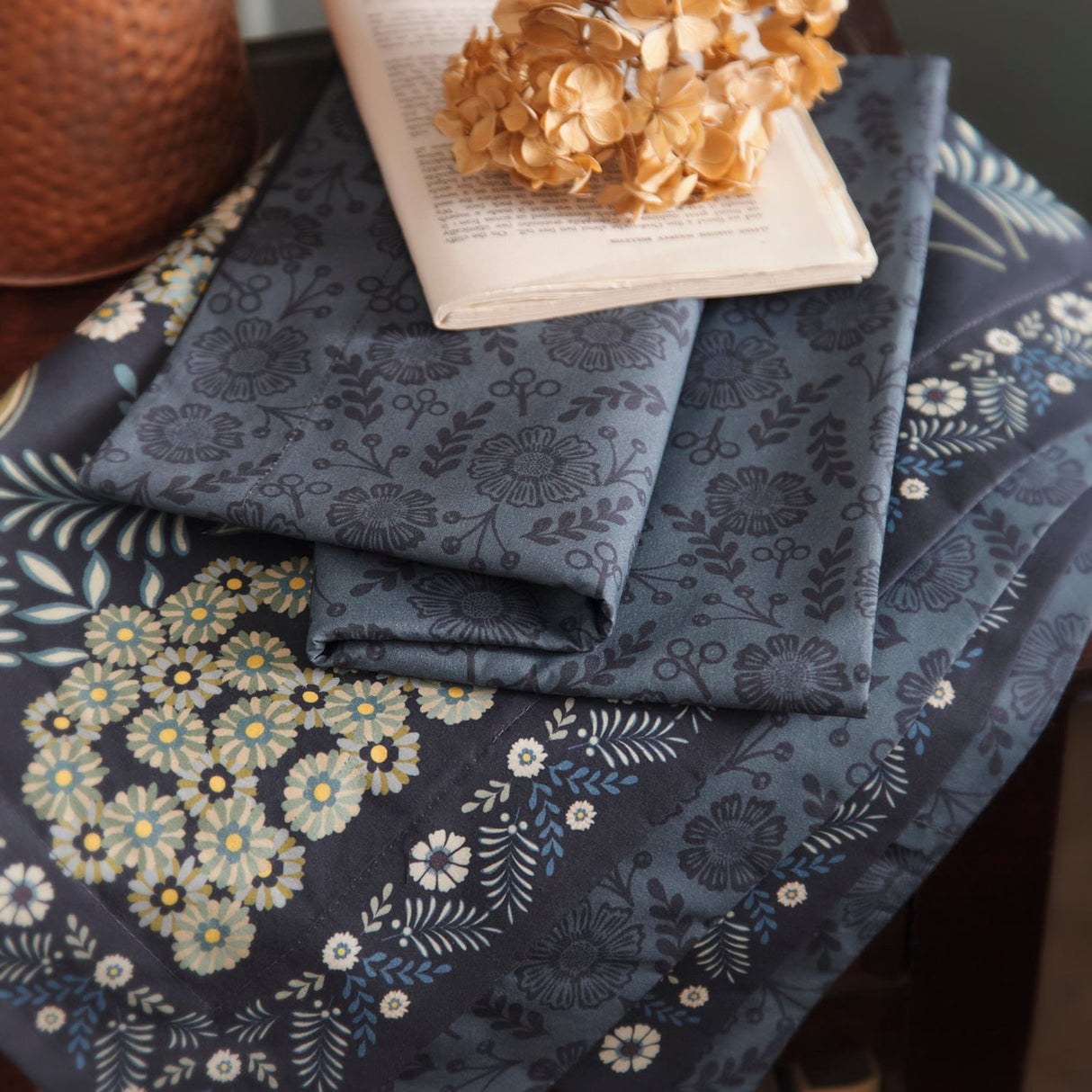 Evelina Floral Cotton Duvet Cover Set - Evelina Duvet Cover Set In Navy 4