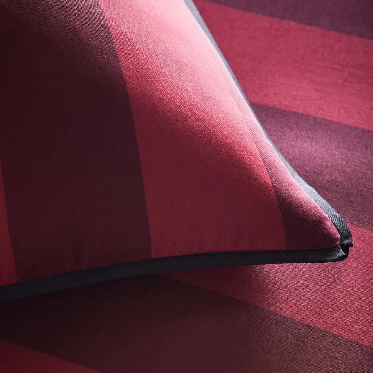 Laurence Llewelyn-Bowen Festivo Circus Stripe 100% Cotton Duvet Cover Set 8