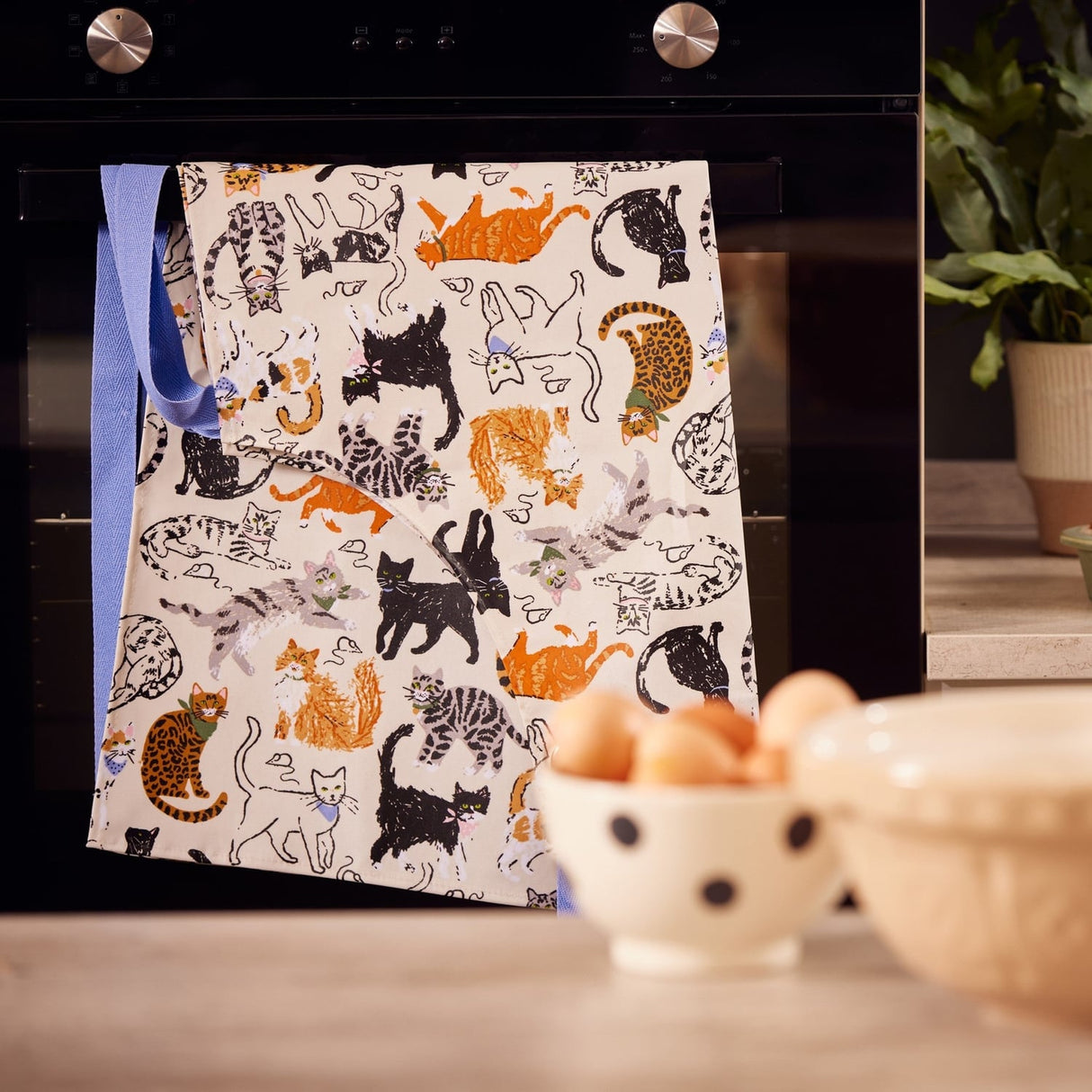 Ulster Weavers Feline Friends Cat Print PVC Oilcloth Apron - Feline Friends Pvc Apron In Grey 3