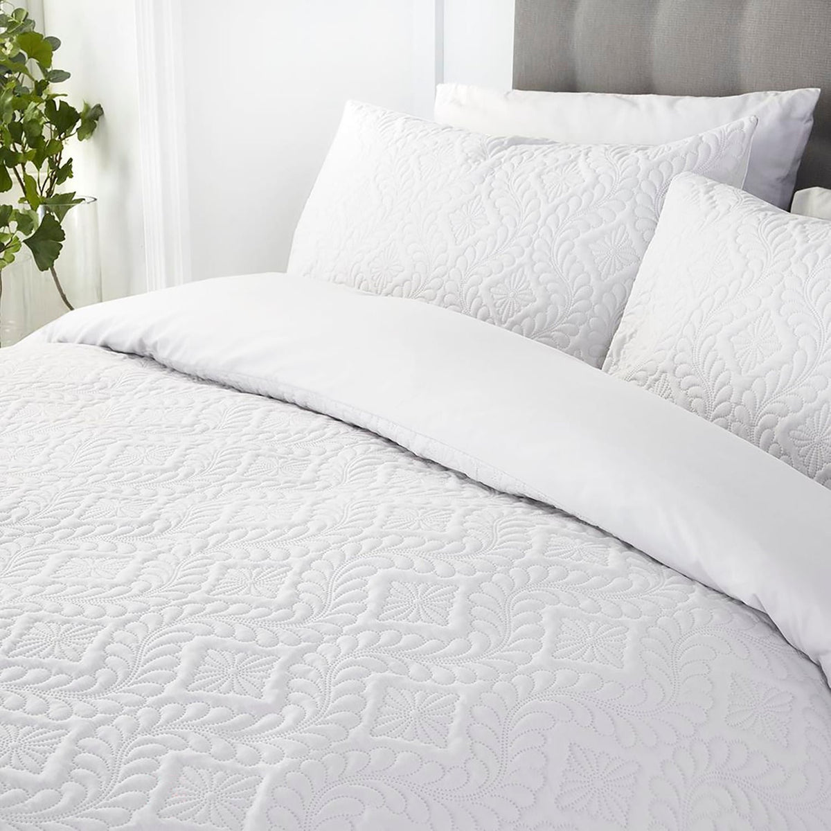 Gianna Microfibre Duvet Cover Set - Gianna Duvet Cover Set In White 3