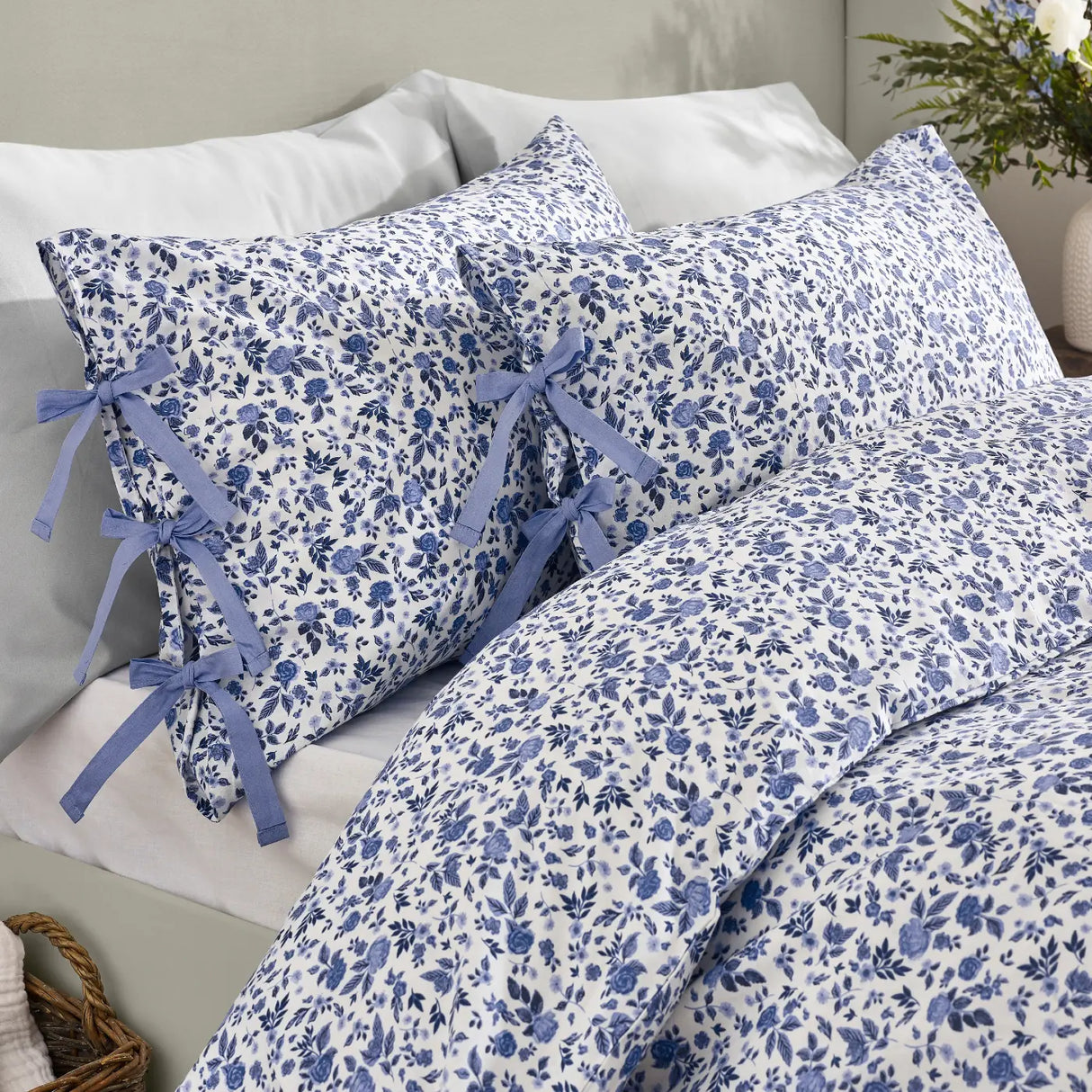 Hannah Duvet Cover Set by Wylder Nature