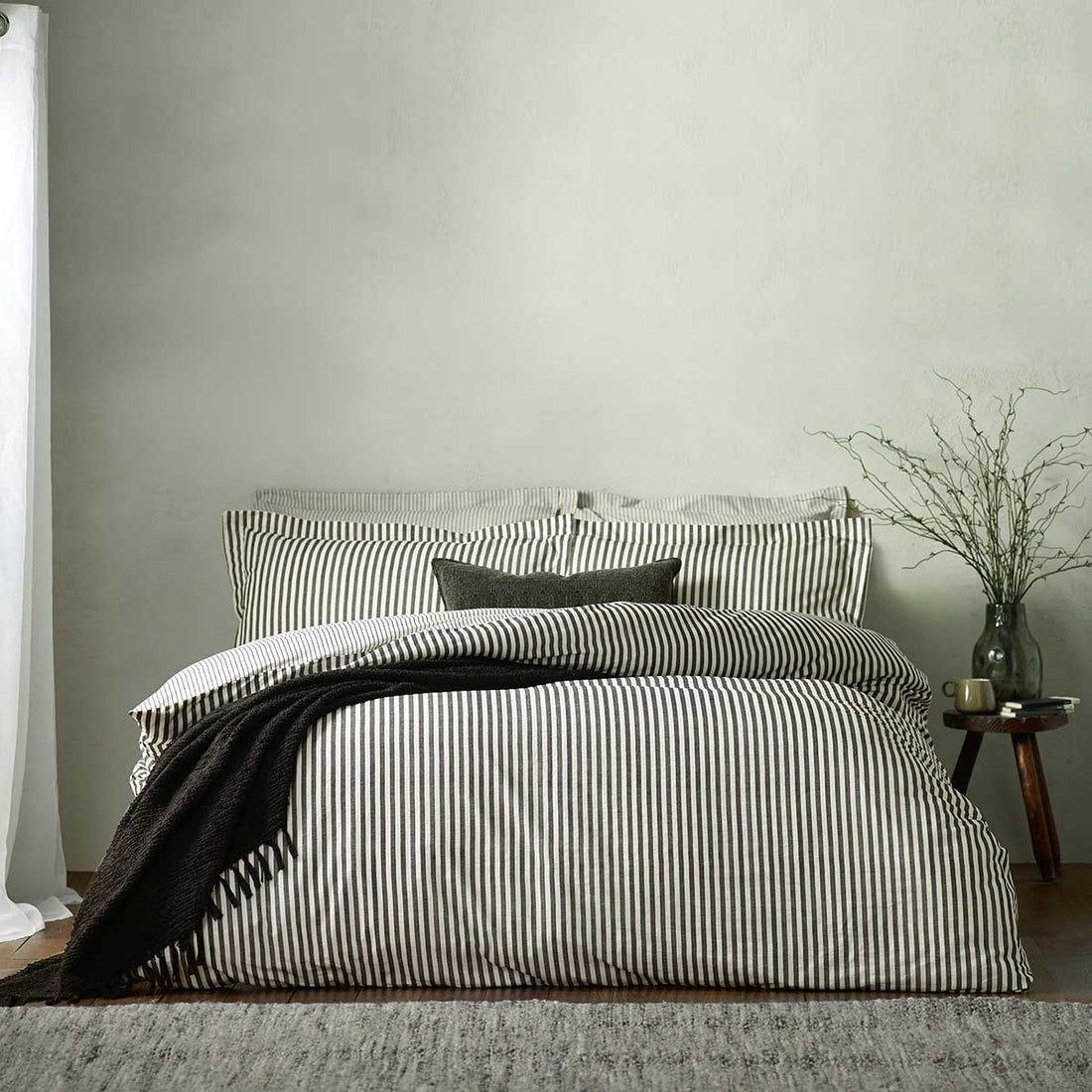 Hebden Black 100% Cotton Duvet Cover Bedding Set