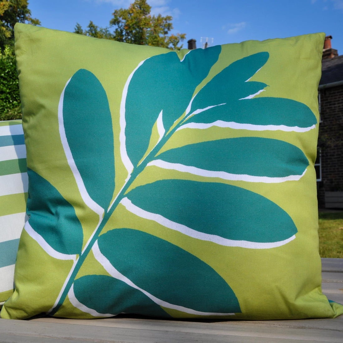 Leaf Outdoor 100% Cotton Green Cushion Cover Water Resistant 43cm x 43cm