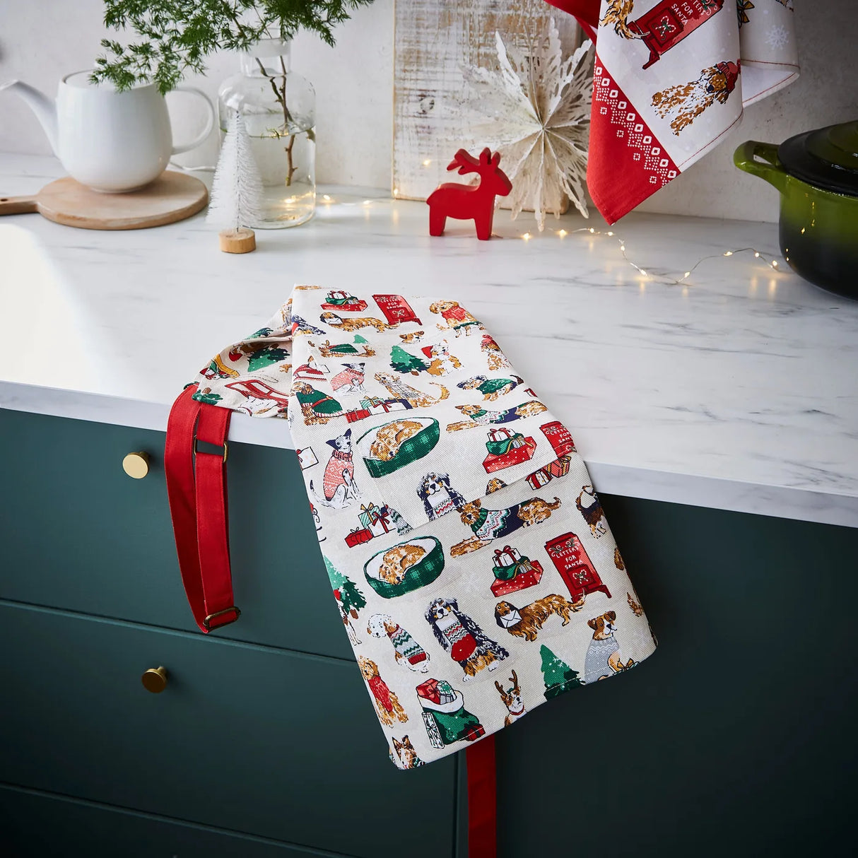 Merry Mutts Christmas Cotton Apron in Red