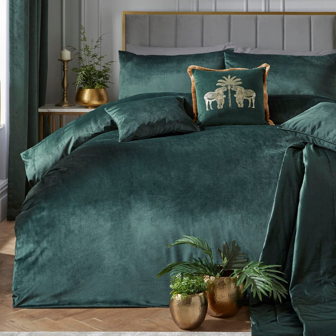 Laurence Llewelyn-Bowen Montrose Luxury Bottle Green Velvet Duvet Cover Bedding Set