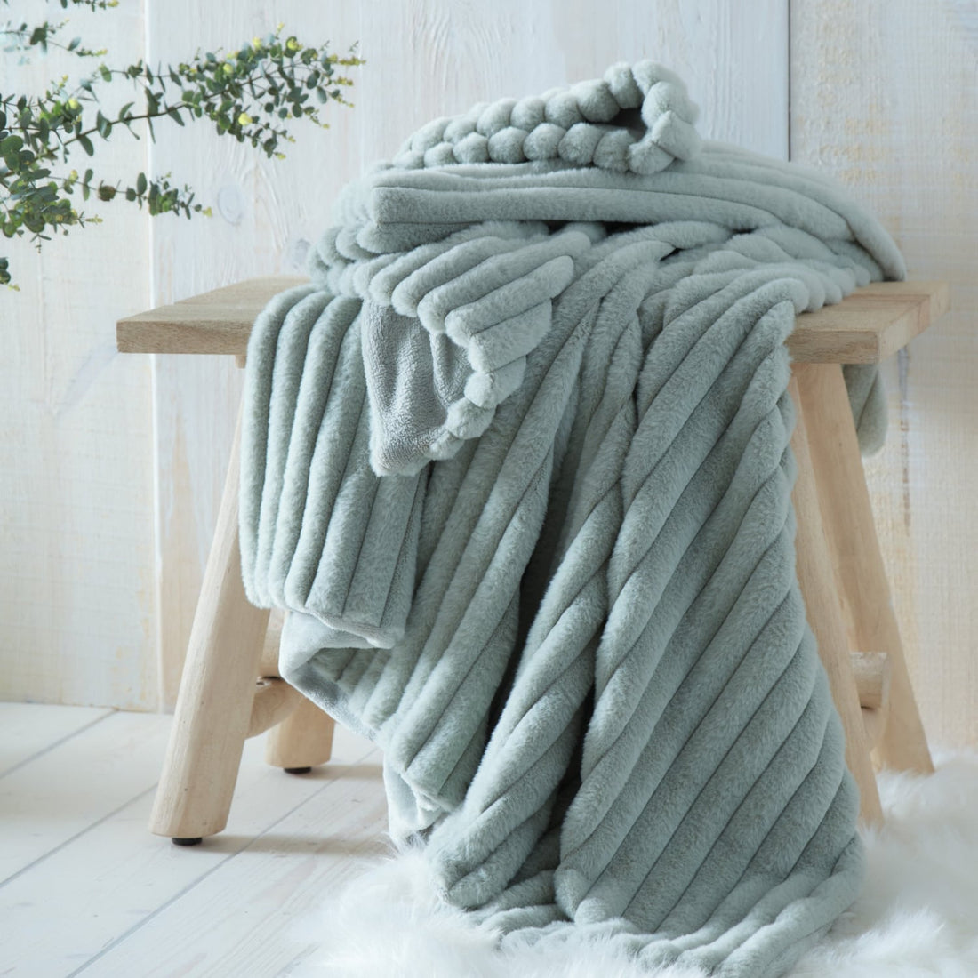 Hygge Morritz Faux Fur Cosy Reversible Green Thermal Throw Blanket 130cm x 180cm