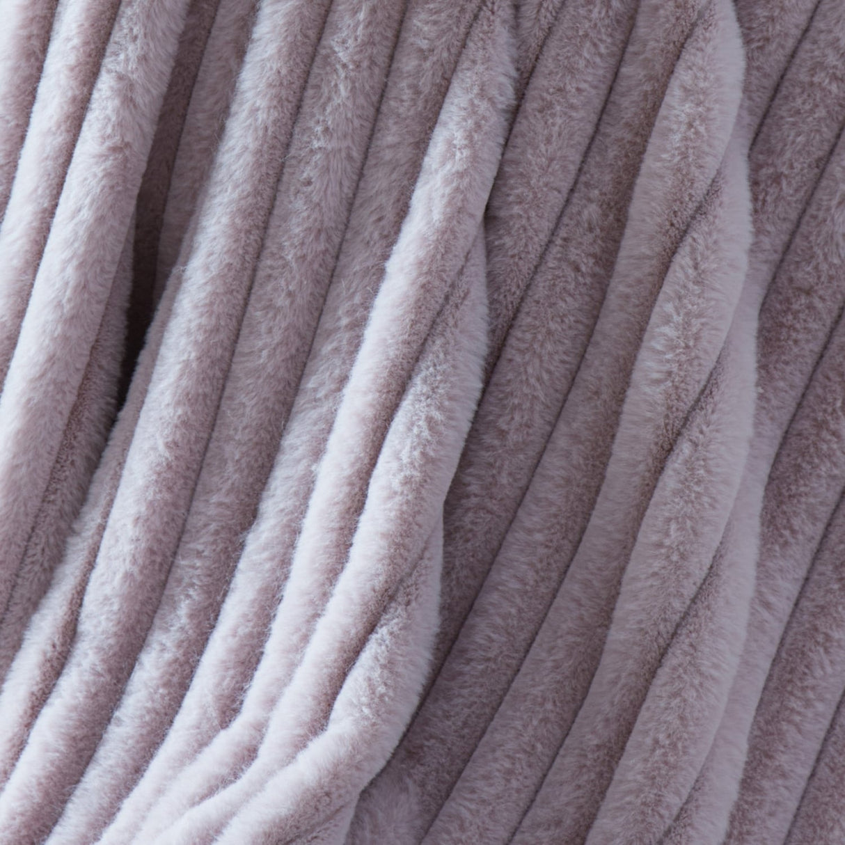 Hygge Morritz Faux Fur Cosy Reversible Throw – Mauve – 130cm x 180cm - Morritz Throw In Mauve 130 X 180Cm 2