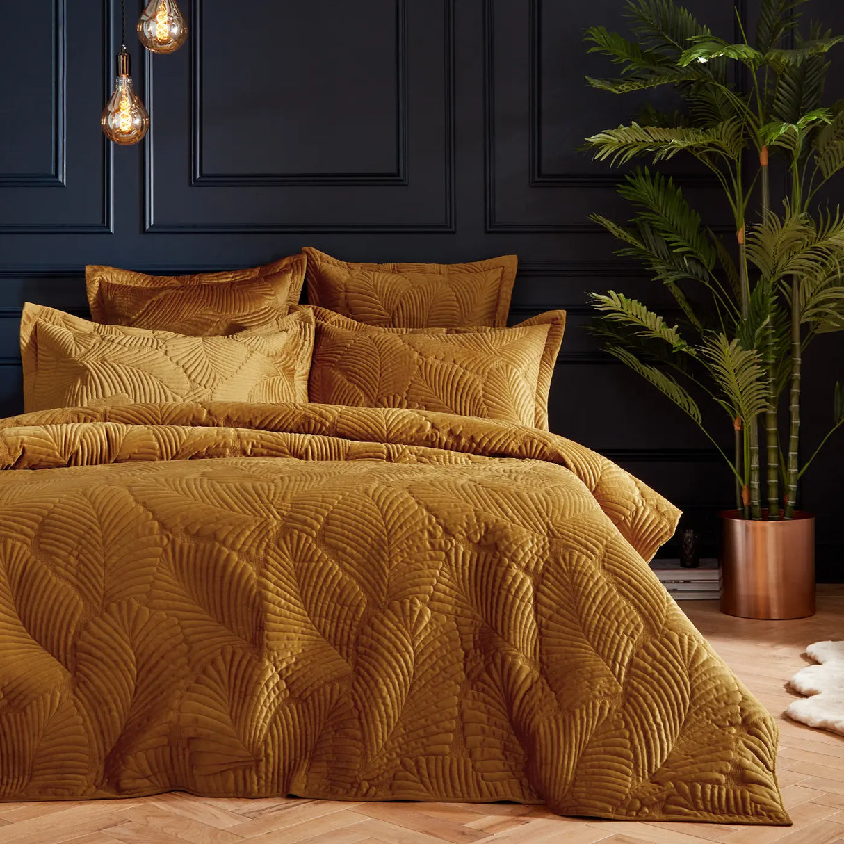 Palmeria Quilted Duvet Cover Set - Gold