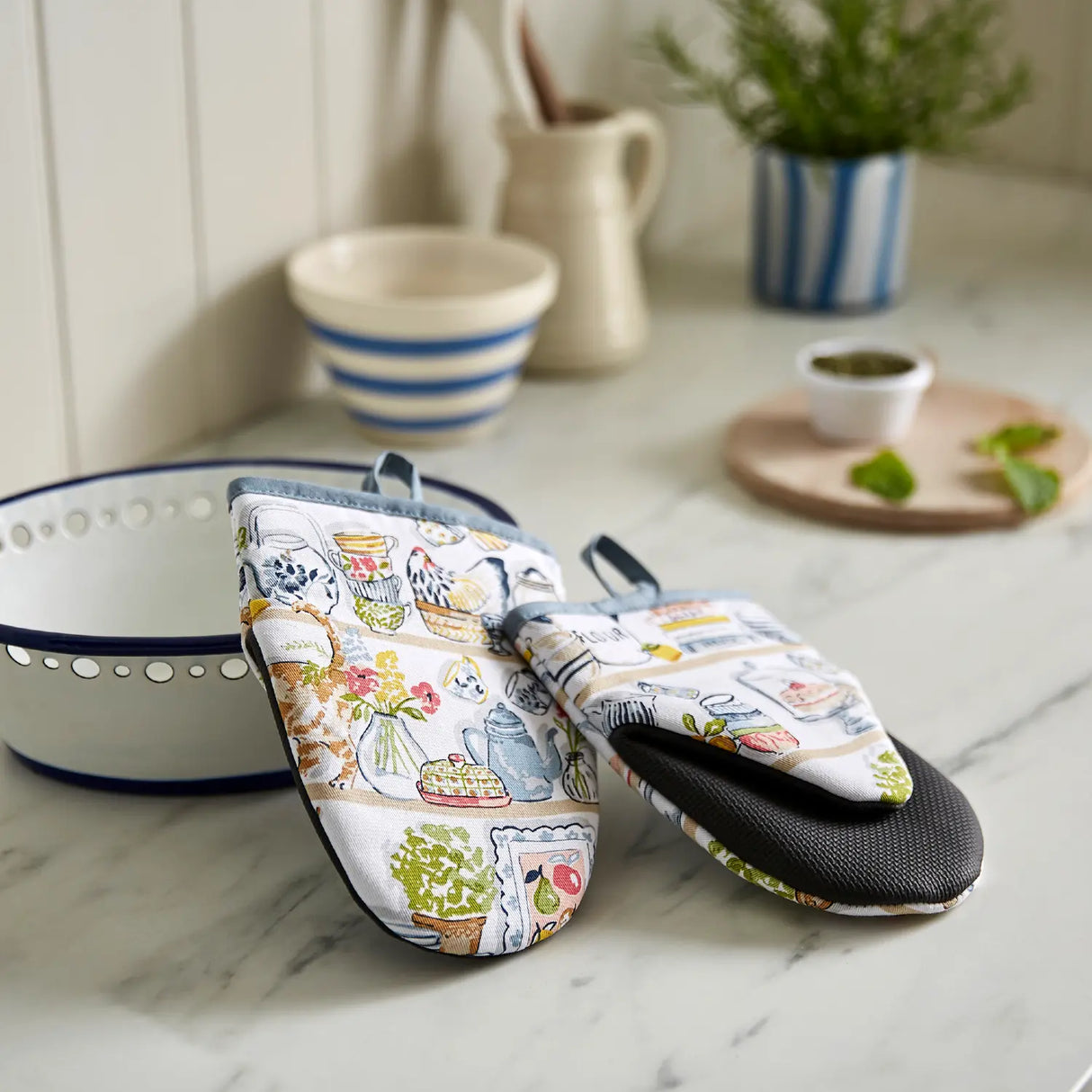 Ulster Weavers Pantry Cats Cotton & Accessories Microwave Mitts Pair