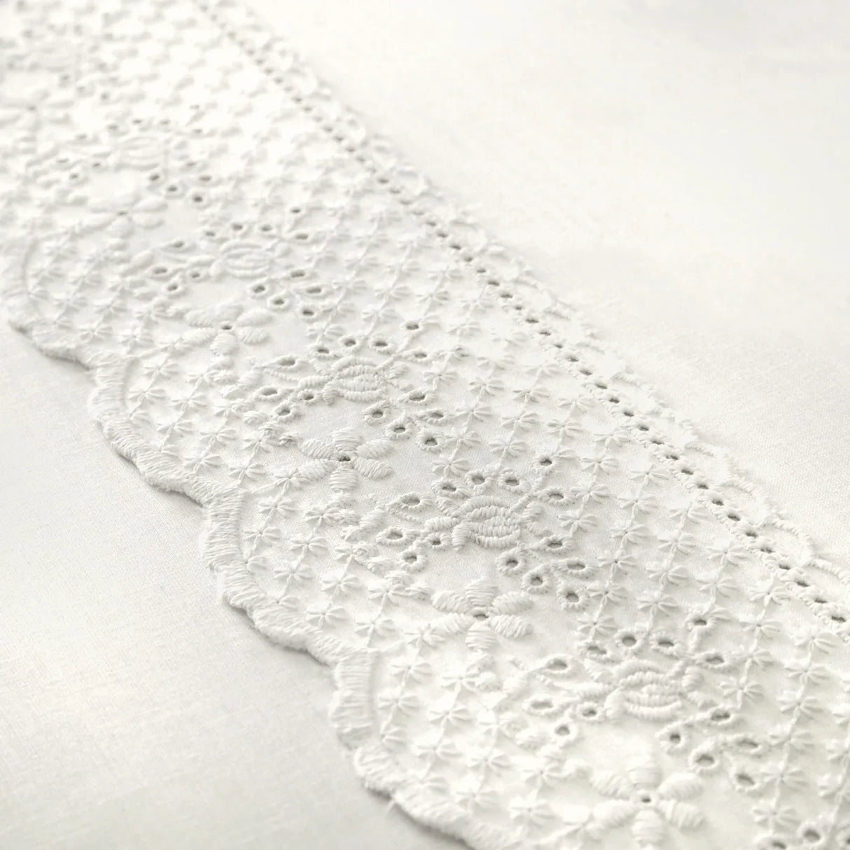 Renaissance Duvet Cover Set in White - Double