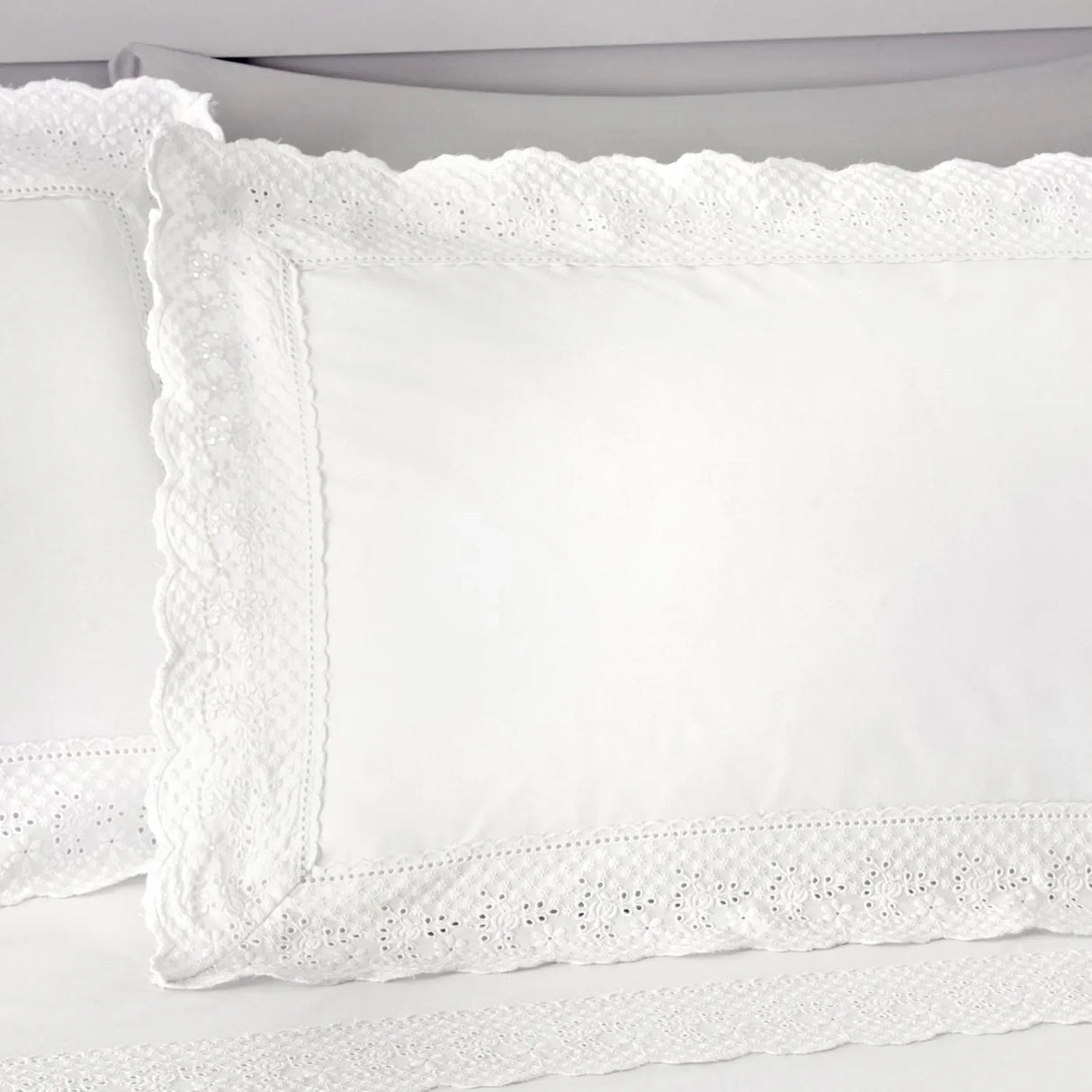 Renaissance Duvet Cover Set in White - Double