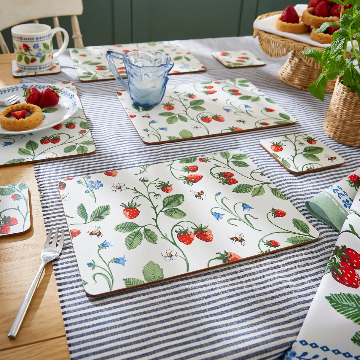 Strawberry Patch Placemat 4 Pack in Green