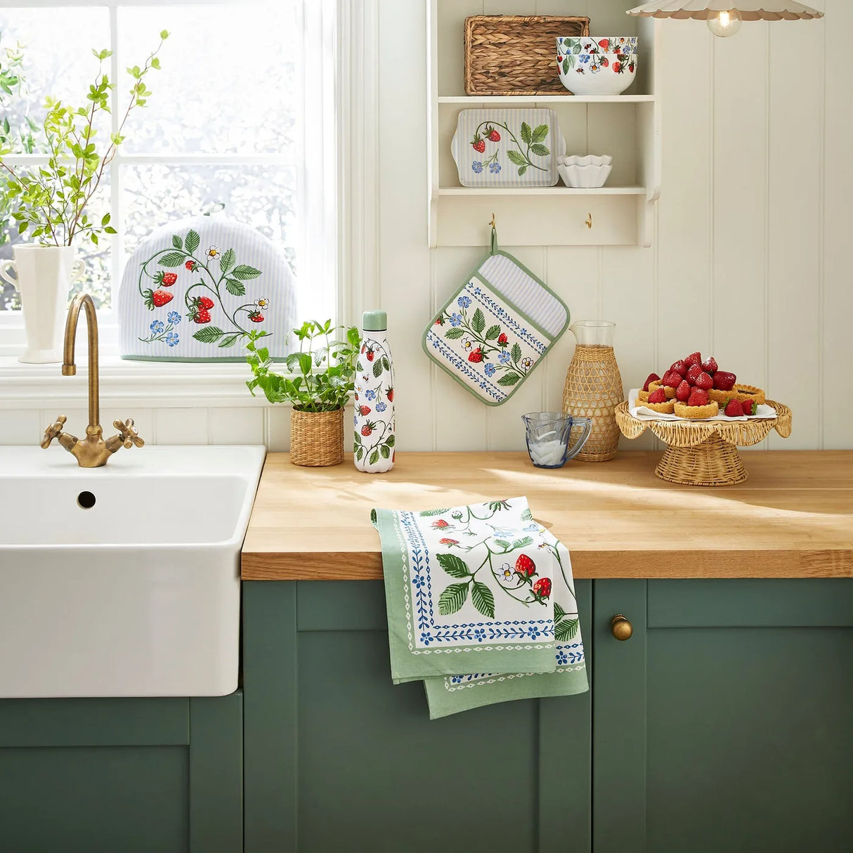 Strawberry Patch Scatter Tray in Green