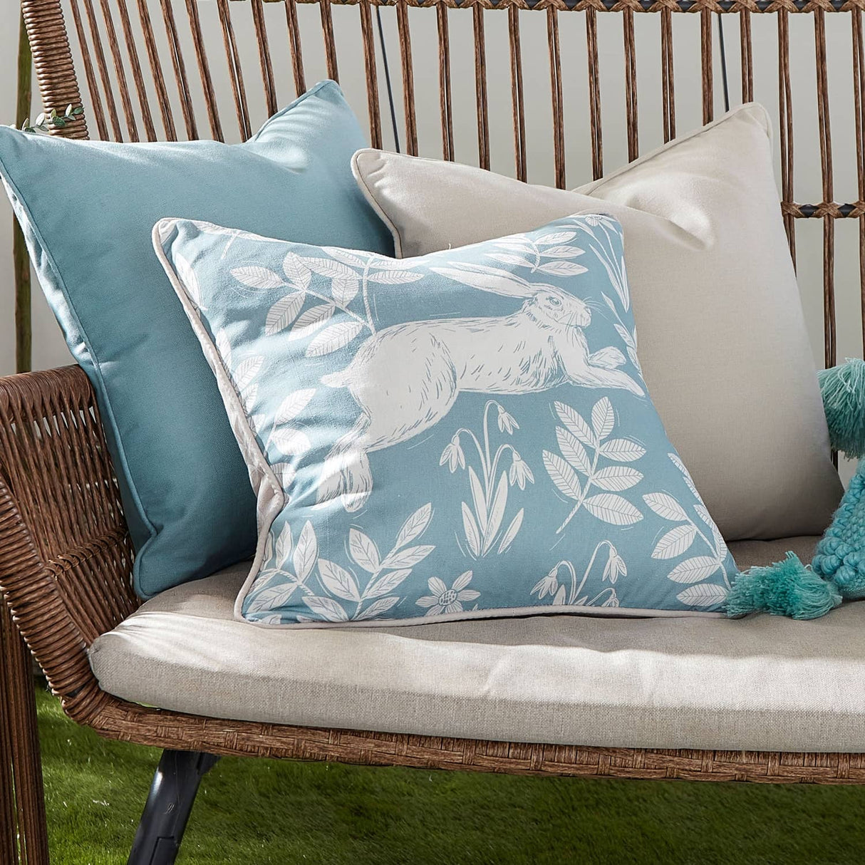 Spring Rabbit Outdoor Duck Egg 100% Cotton Cushion Cover 43cm x 43cm