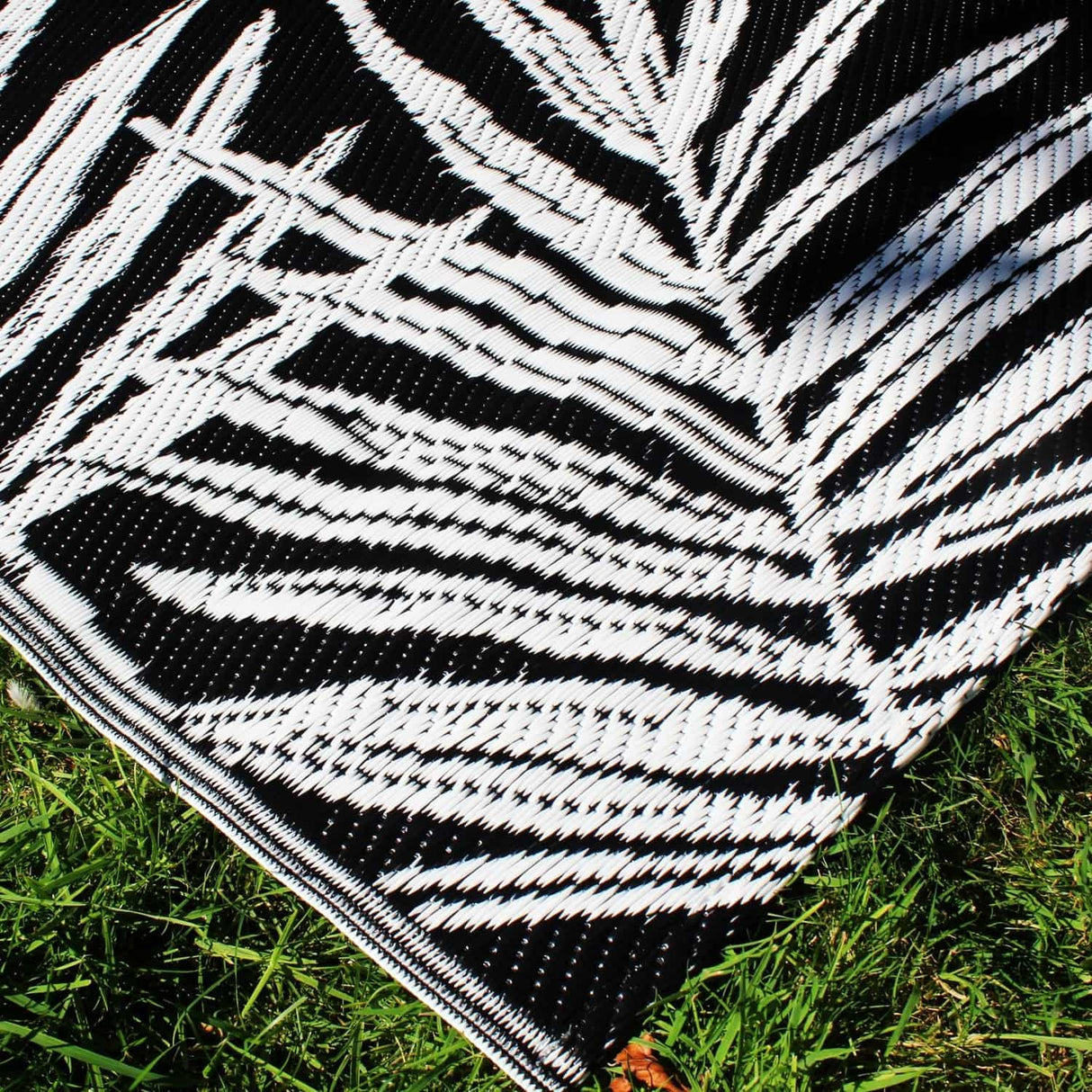 Tahiti Black Leaf Print Outdoor Rug 120cm x 170cm - Tahiti Outdoor Rug In Black 120 X 170Cm 2