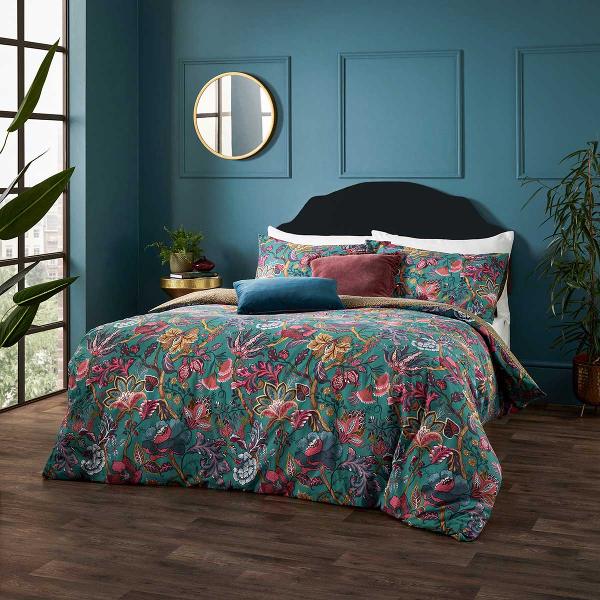 Viranai Duvet Cover Set by Wylder Tropics