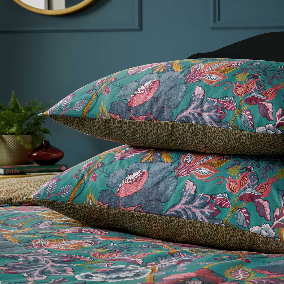Viranai Duvet Cover Set by Wylder Tropics