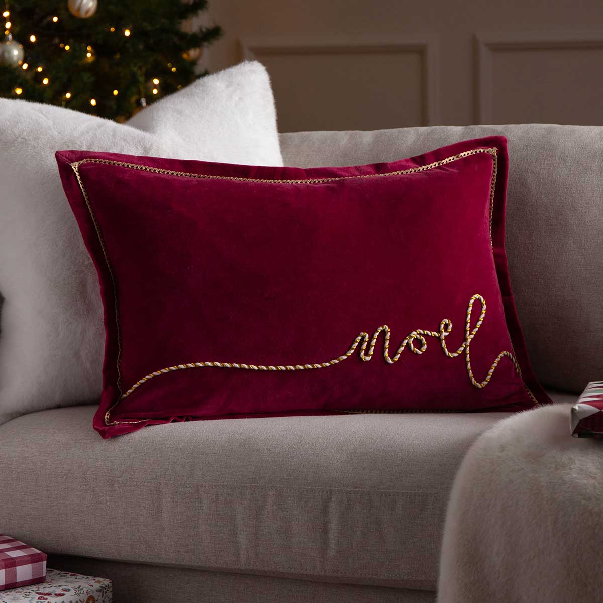 Winter Noel Cushion Cover / Filled Cushion 16" x 24" (40cm x 60cm) by Paoletti 2