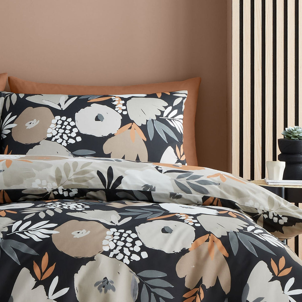 Yasmin Floral Polycotton Duvet Cover Set - Black - Yasmin Duvet Cover Set In Black 2