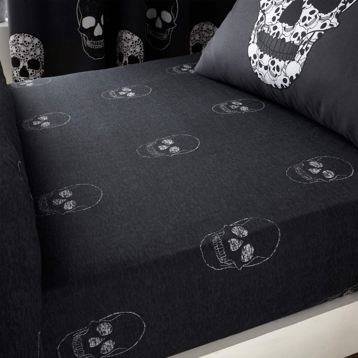Skulls Fitted Sheet by Catherine Lansfield